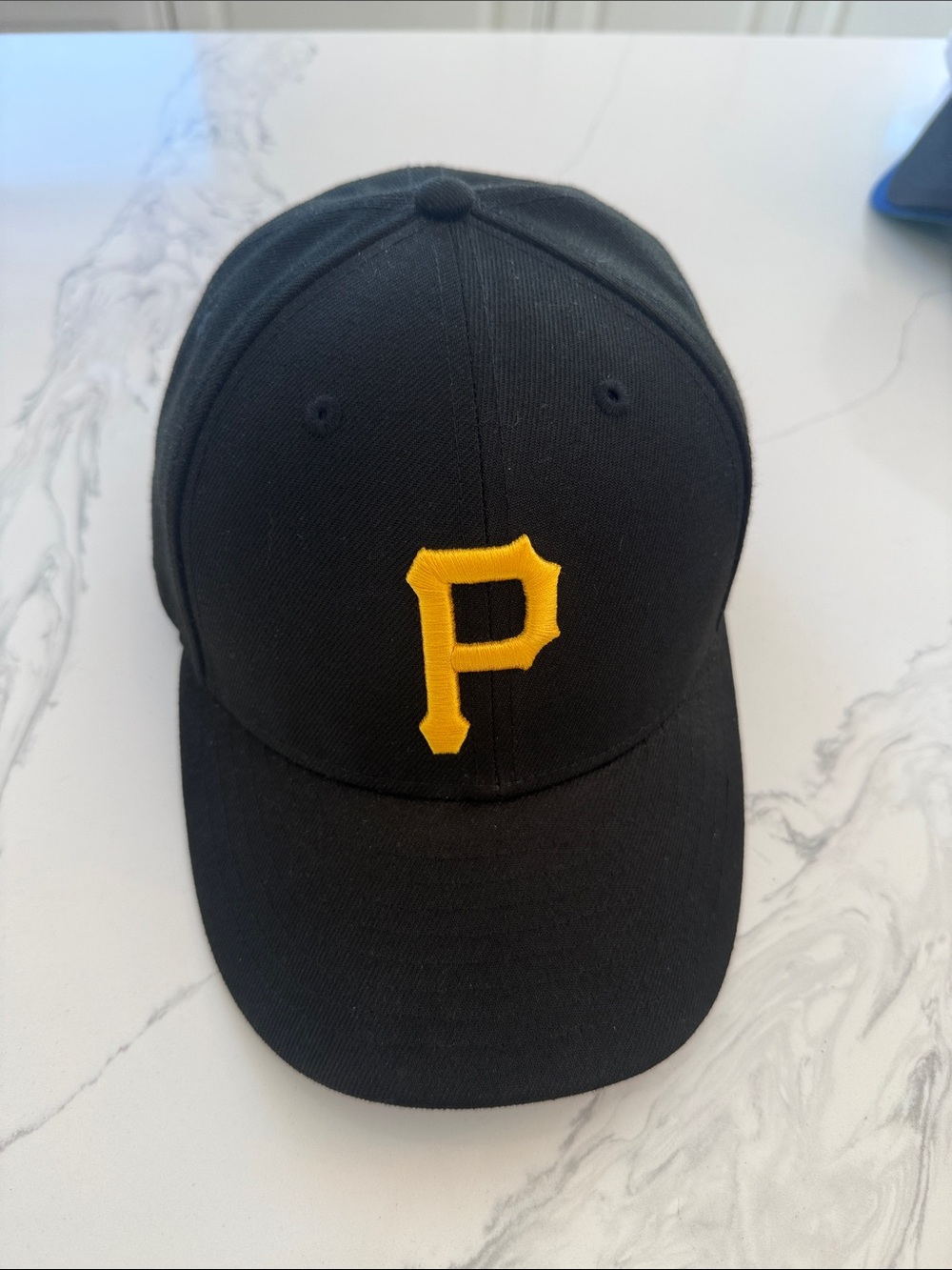 New Era low profile Pittsburgh Pirates fitted cap size 7 1/2. Like new!